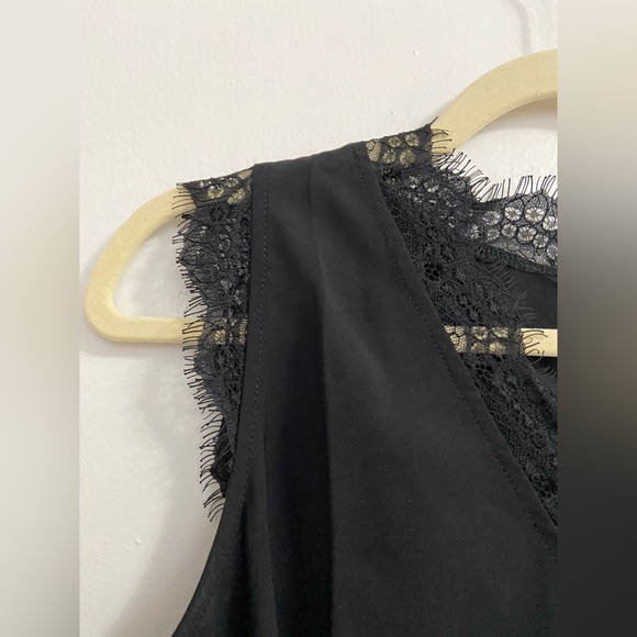 Black Lace Detail Tank Top - Size Large - Picture 4 of 4